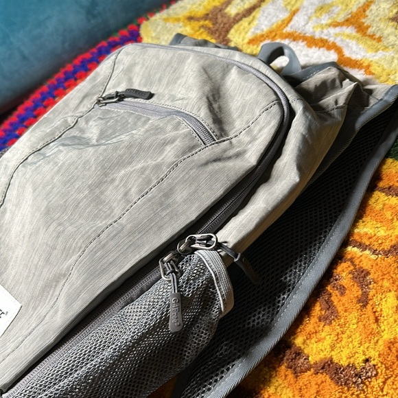 G4 free gray lightweight nylon backpack - Picture 3 of 16